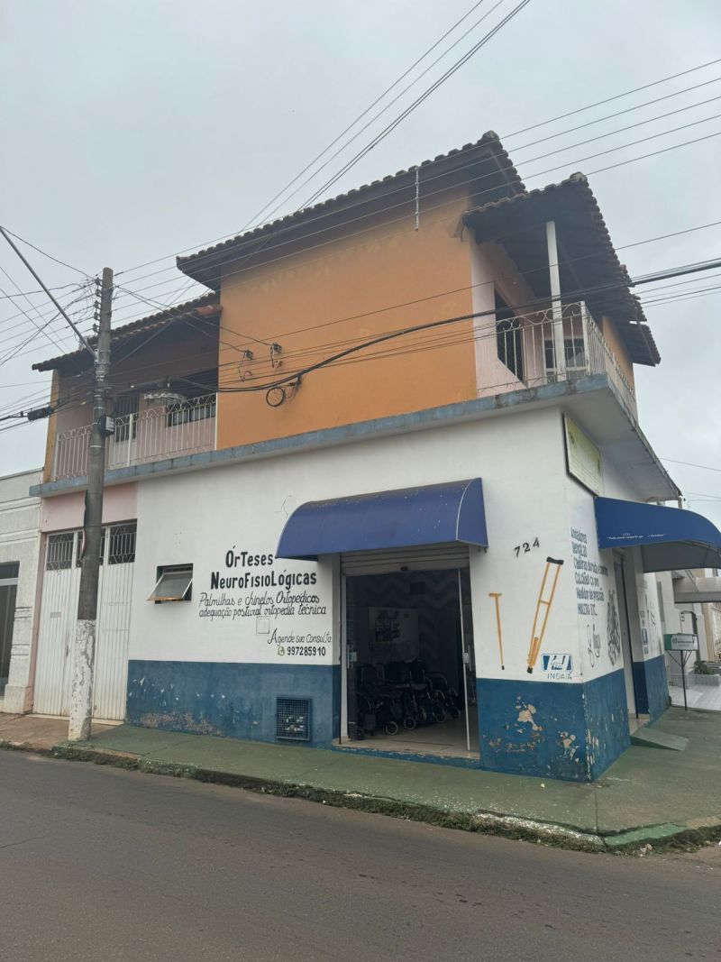 APARTAMENTO COM PONTO COMERCIAL NO CENTRO DA CIDADE