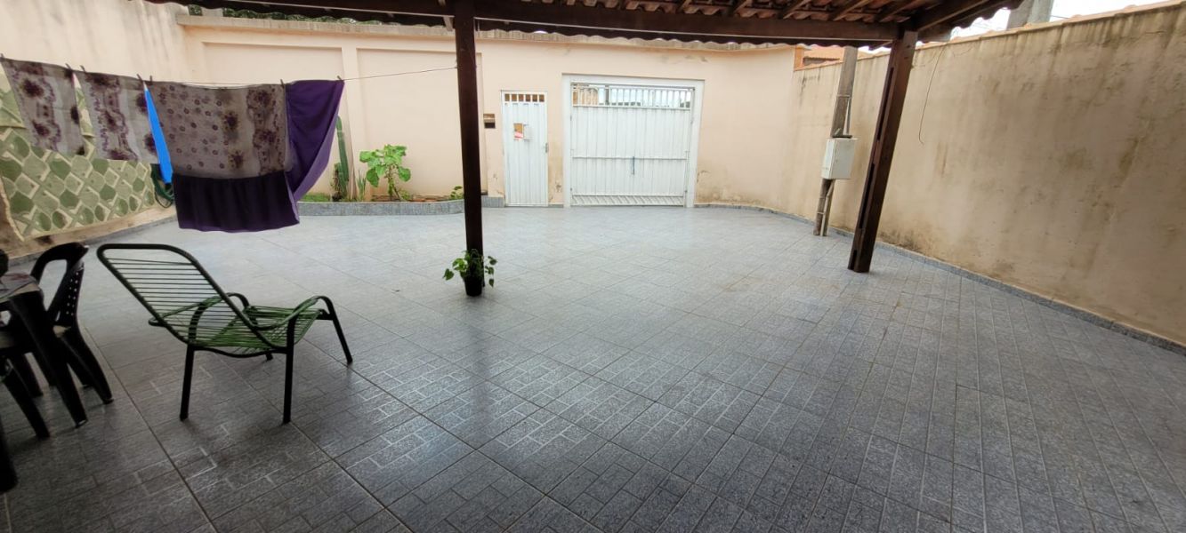 Casa na Av Elias Jorge 